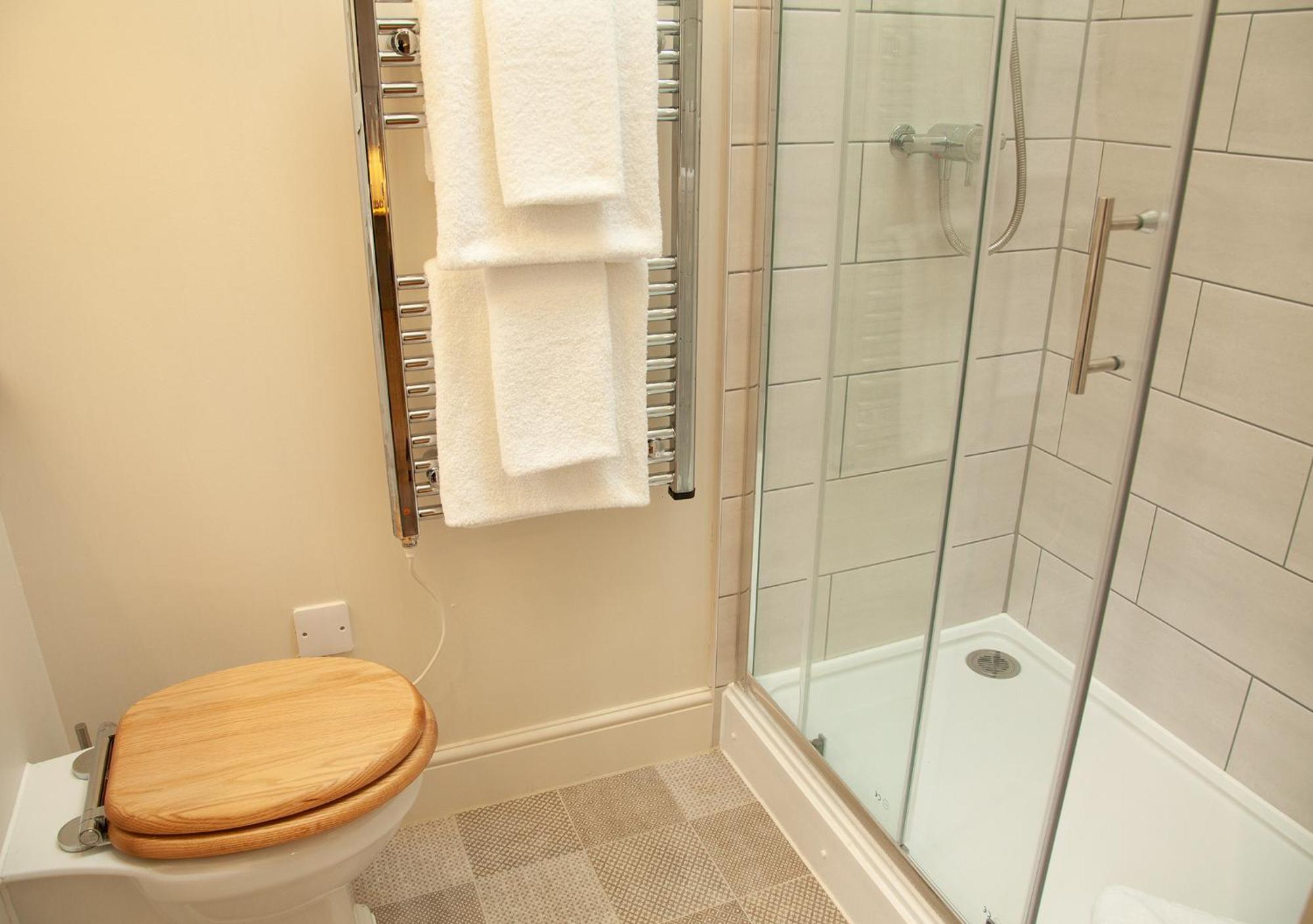 The Kings Arms Hotel Malmesbury Room photo